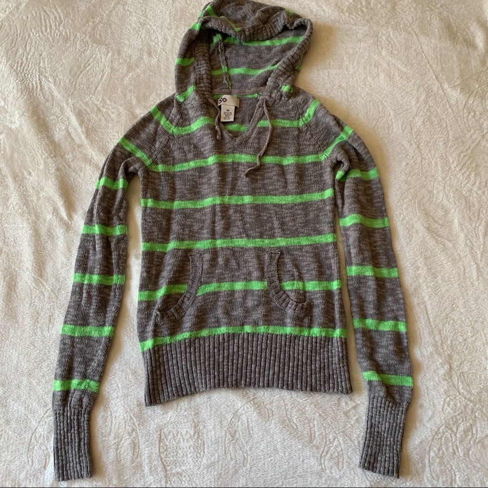 🧁 3 for $25 Grey and green stripes hoodie